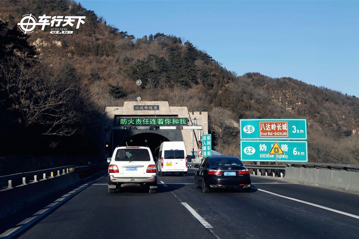 冬季逃离雾霾 草原天路体验冰雪世界