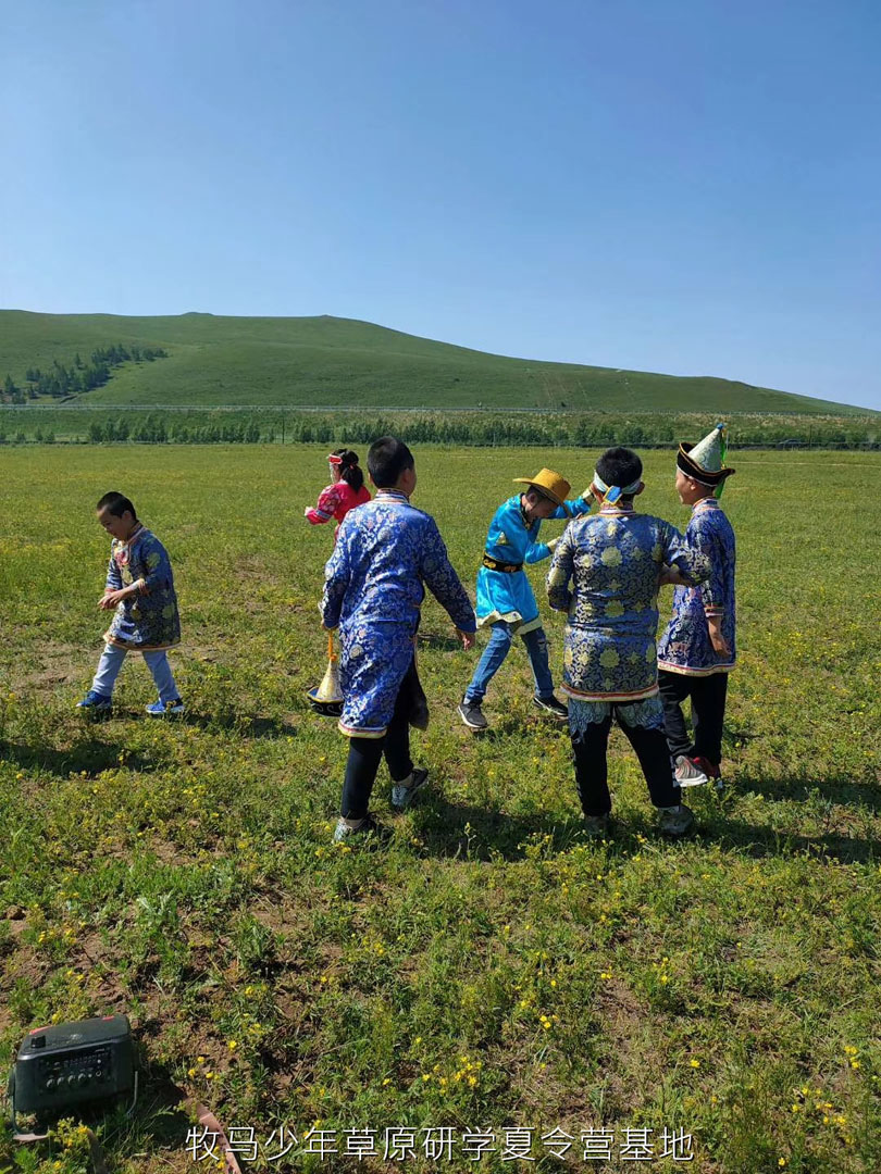 唐山蠢鱼亲子书屋草原夏令营