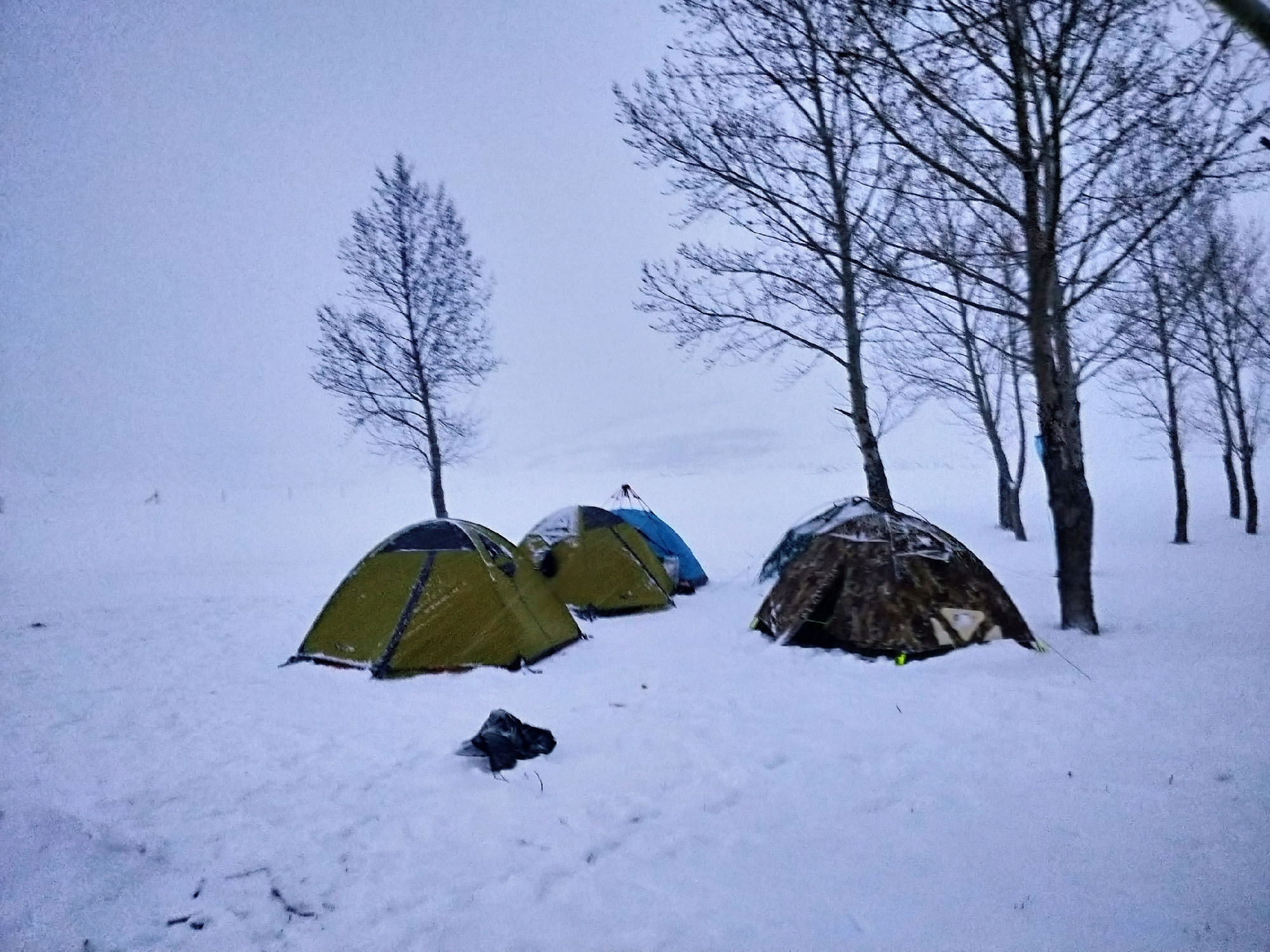 坝上冬季野外雪地扎营