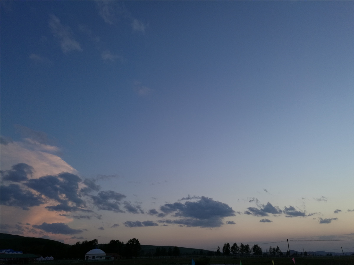 草原风门前 夕阳 落日 祥云